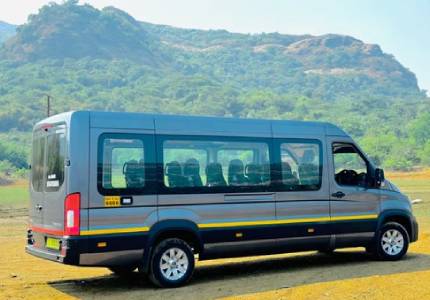 17 Seater Urbania Traveller